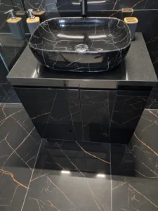 Novi lavabo postavljen tokom adaptacije kupatila